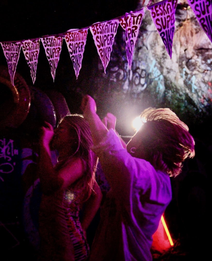 rave1